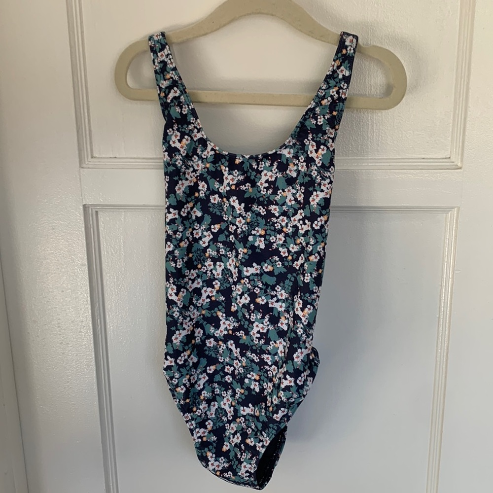 NEW! Without tags Roxy Girl Swimsuit Size 8